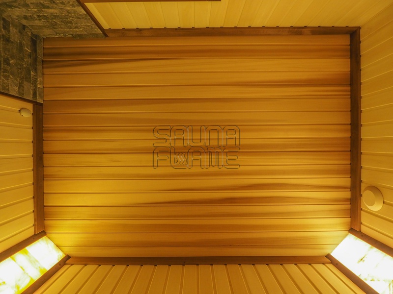 Сауна с комбинированным дизайном:Отделка потолка сауны канадским кедром