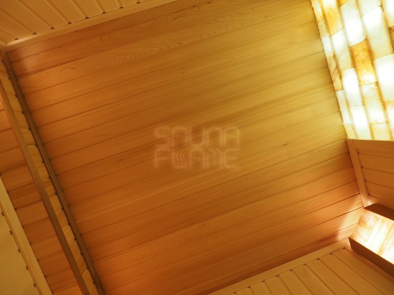 Компактная сауна:Потолок из светлого канадского кедра